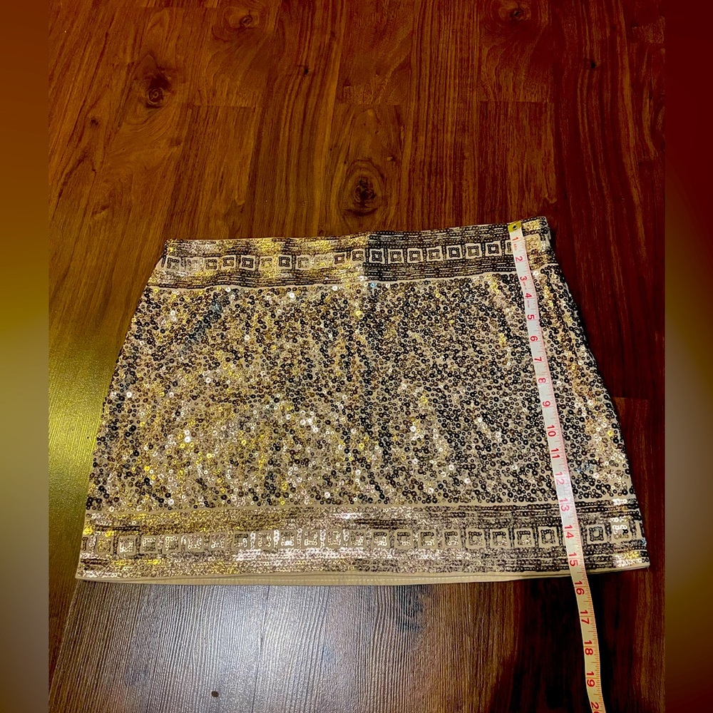 EXPRESS NWT large gold sequin mini skirt